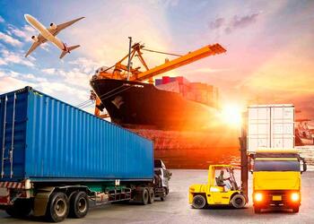 осуществляем доставку грузов в импортном, экспортном, международном или внутрироссийском направлениях